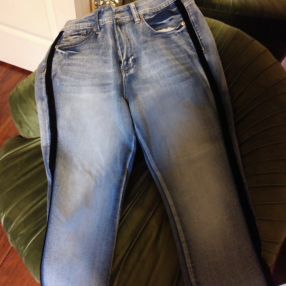 Statement jeans.